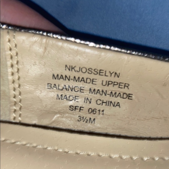 Nine West Silver Flats with Elegant Toe Detail - Picture 4 of 5